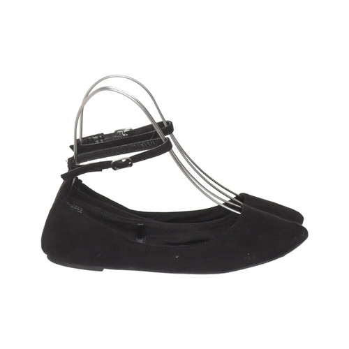 Divided ballerinas - by,